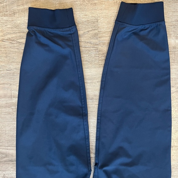 Lululemon ABC Jogger Shorter Length
*Warpstreme - Picture 7 of 9